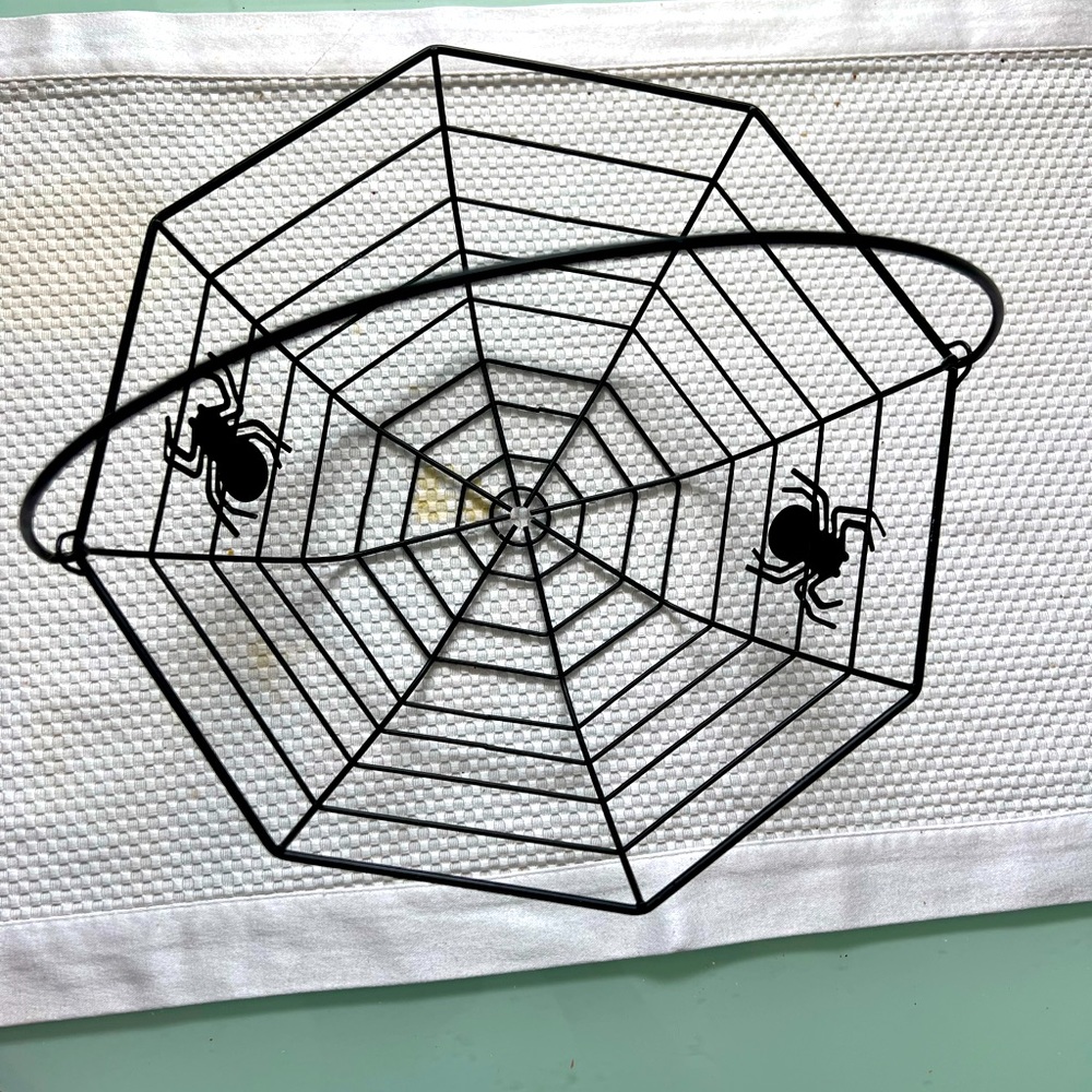 {Halloween} Black Metal Basket Spider Web